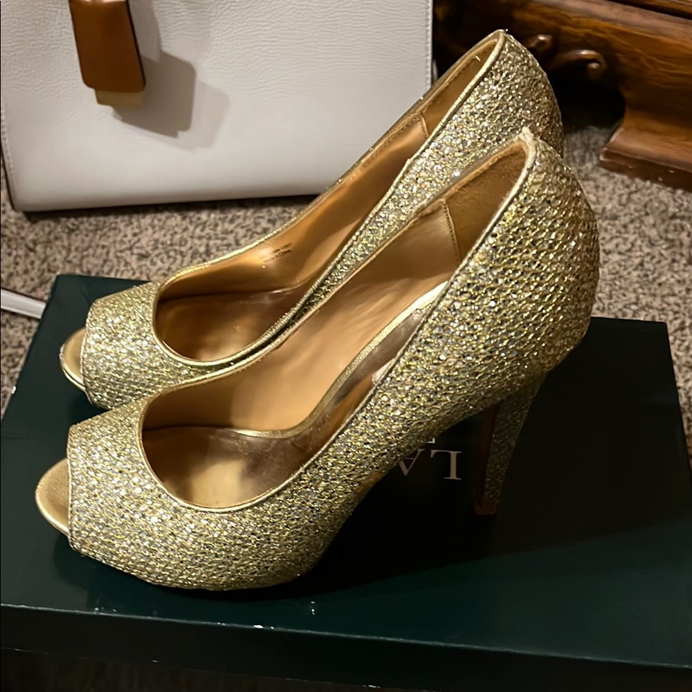 Badgley Mischka Women's Gold Peep Toe Heels
